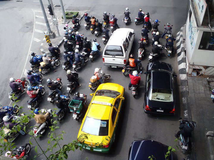 Dòng xe cộ ở Thái Lan 
