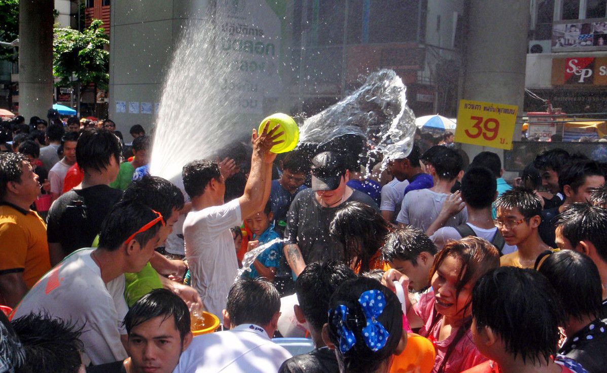 Lễ hội té nước ở Bangkok