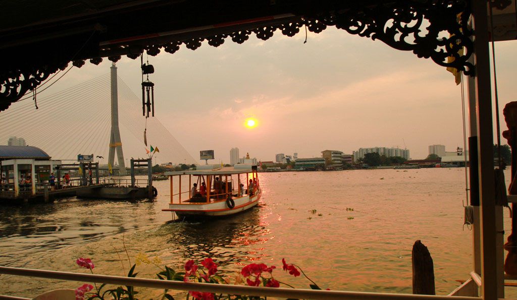 phà qua sông ở Bangkok