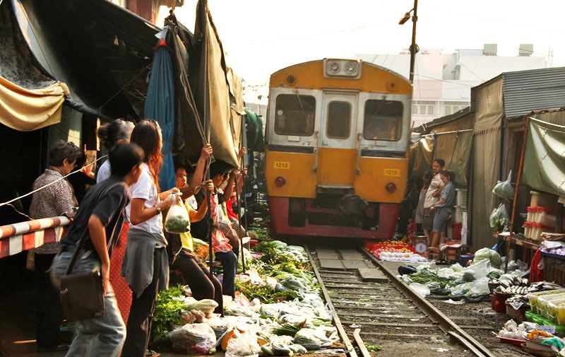 Chợ xe lửa ở Thái Lan