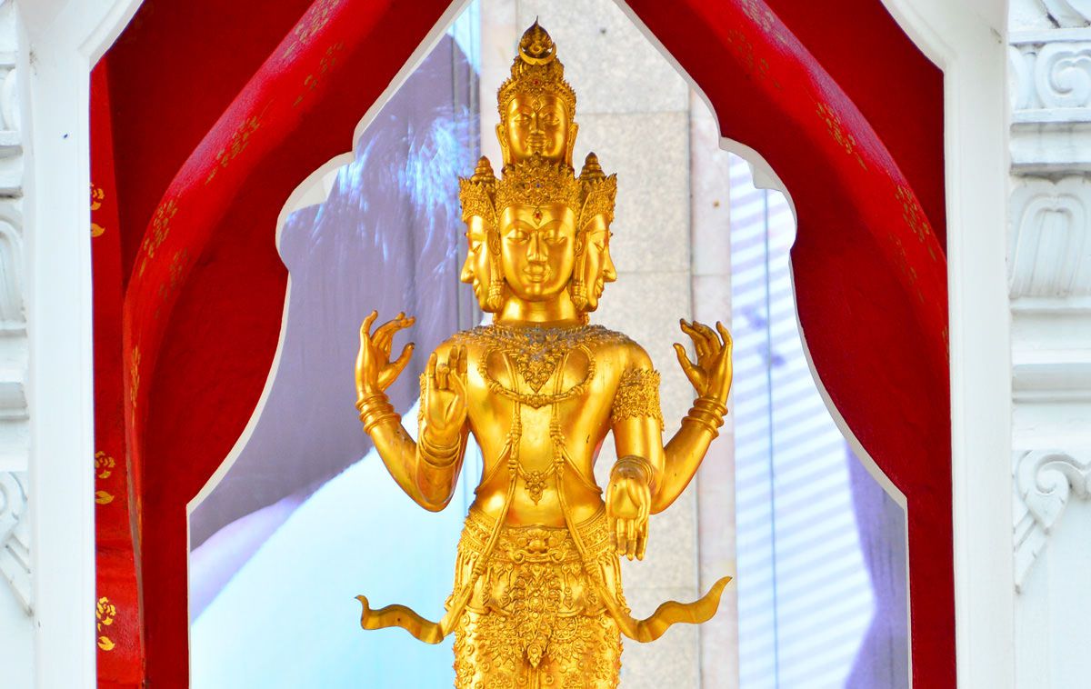 Đền Trimurti ở CentralWorld Thái Lan