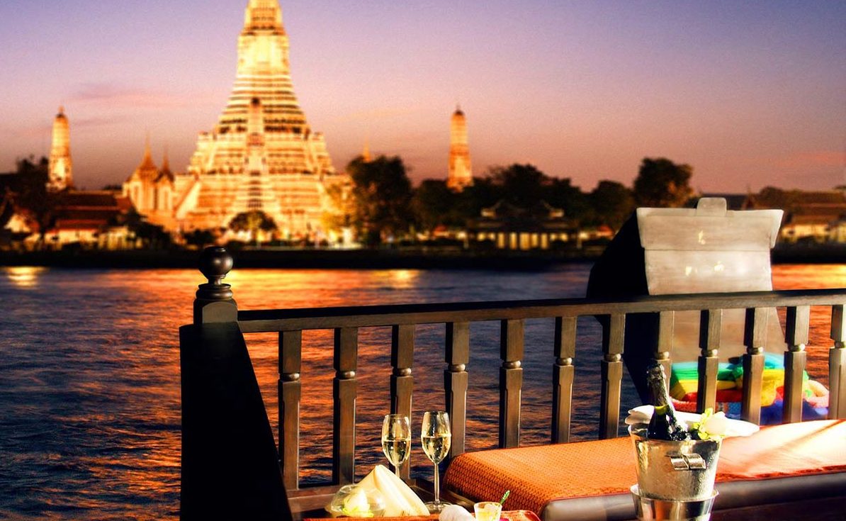 Ăn tối trên du thuyền tại Bangkok