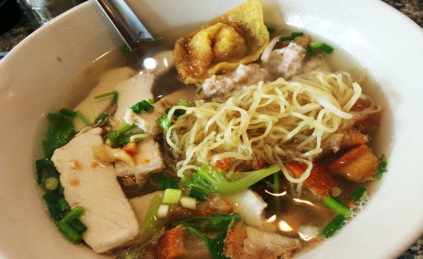 3. Kuay Tiew (Một loại mì nước)