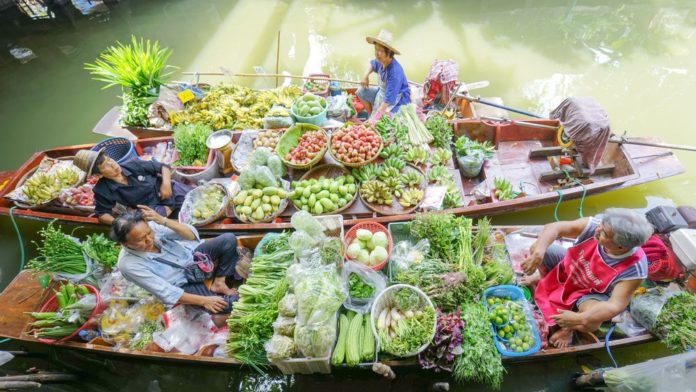 Chợ nổi Taling Chan