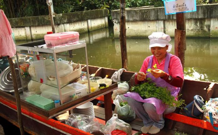 Chợ nổi Bang Nam Pheung