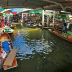 Chợ nổi Taling Chan