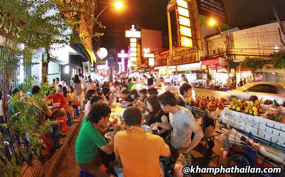 thức ăn đường phố ở Chinatown Bangkok