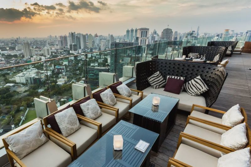 View từ the top of Octave Bar in Bangkok, Thailand_compressed - Ảnh: Stephane Bidouze / Shutterstock.com