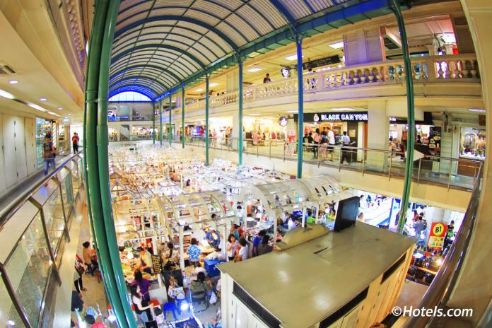 Bên trong The Old Siam Plaza