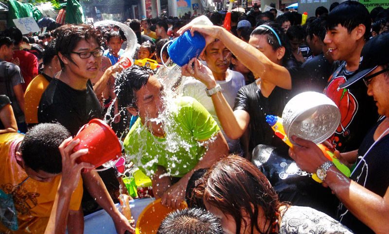 Lễ hội té nước Songkran 2017 - Ảnh 8