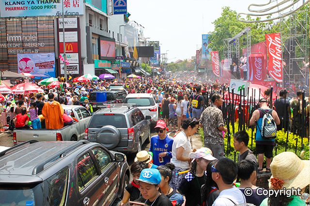 Lễ hội té nước Songkra ở Chiangmai - Ảnh 2