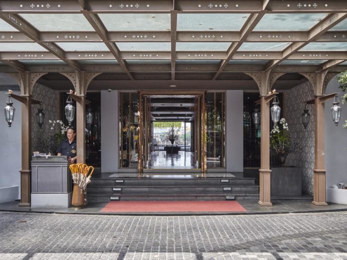 Khách sạn Riva Surya Bangkok Hotel