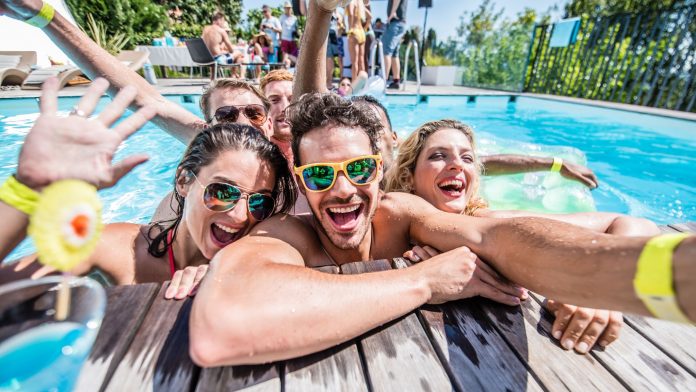 Pool party ở Bangkok. Photo: GettyImages